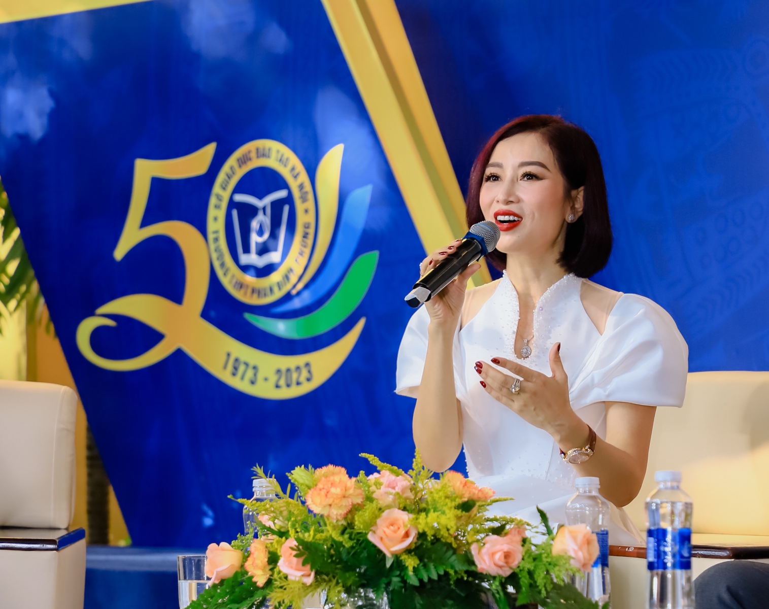 TS. Nguyễn Thu Hương được vinh danh Top 100 cựu học sinh xuất sắc trường THPT Phan Đình Phùng